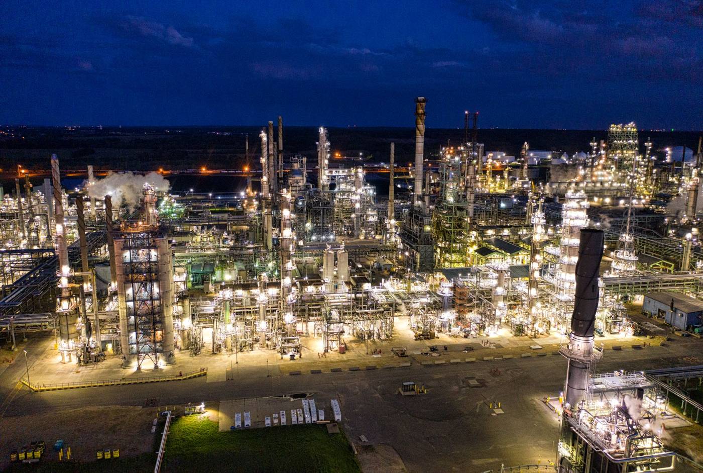 Crude oil refinery india