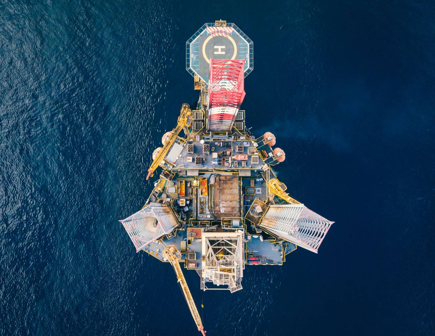 Crude oil prices dropped roughly 4.4% after the United States and Iran signed a peace memorandum reopening the Strait…