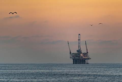 Oil Prices Surge 4% as Iran Tensions With US Rekindle Supply Fears