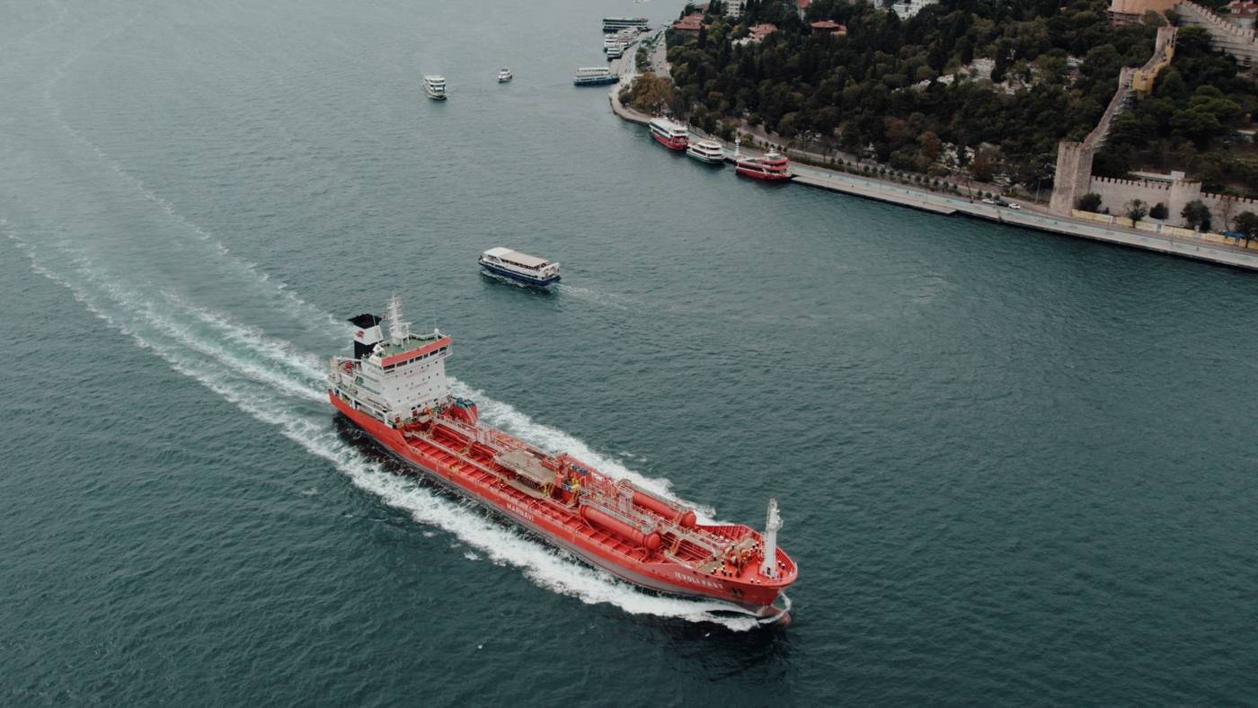Oil tanker strait shipping