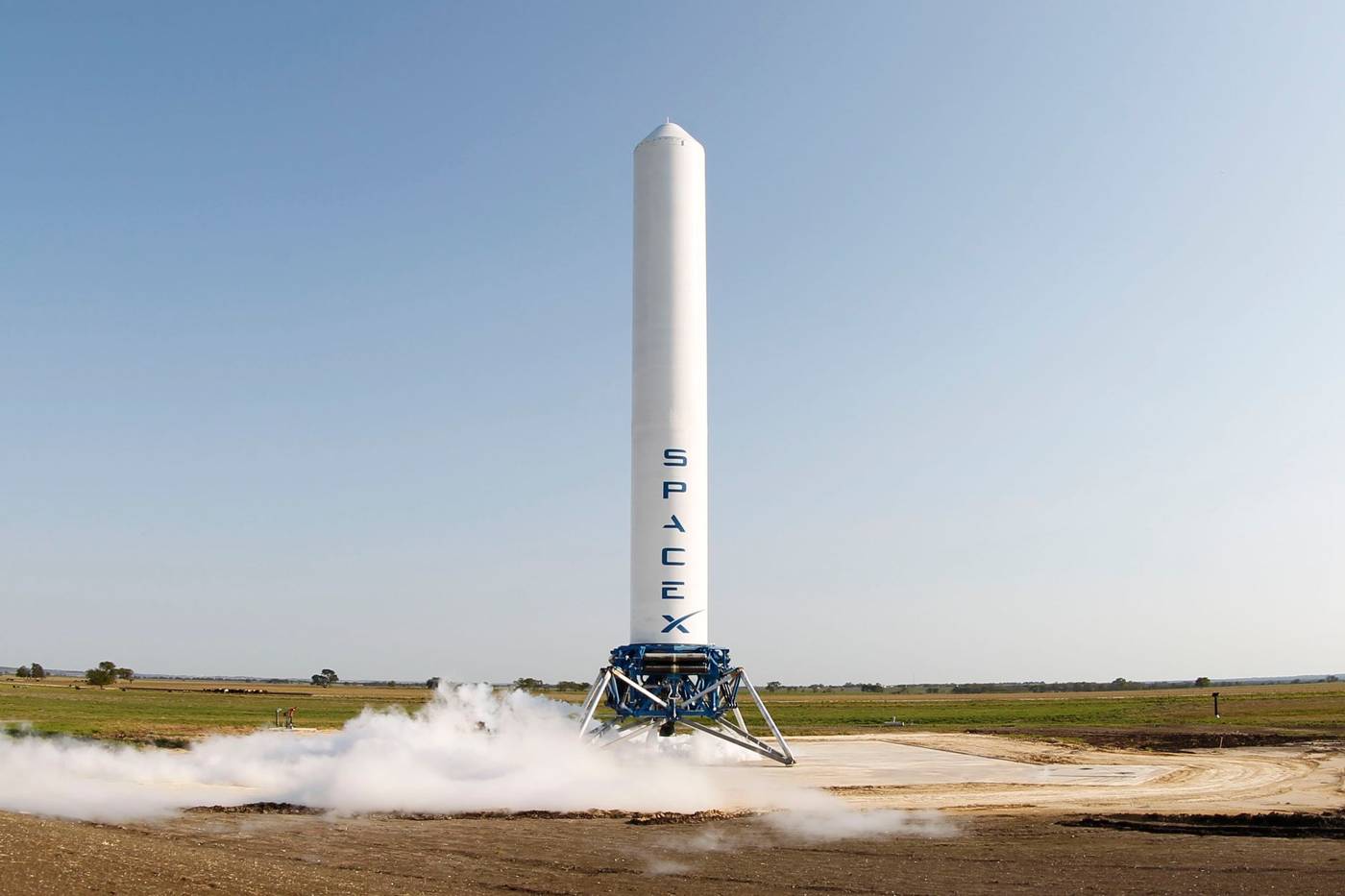 SpaceX stock has swung from a 225.64 dollar high to a sharp Tuesday drop of 5.78%.