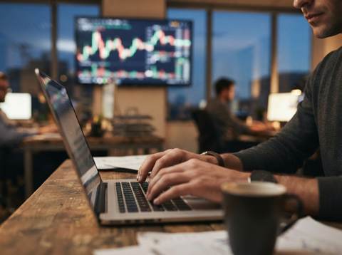 Trump Filing Reveals $1.4B Crypto Earnings, Stablecoin Scrutinized